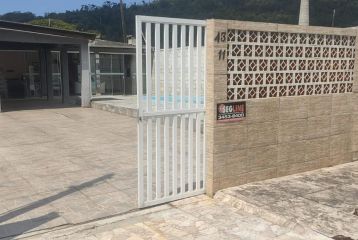 Casa com 3 Quartos, Piscina e Churrasqueira CA259