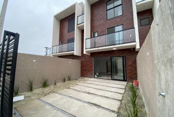 Tripléx com 3 suítes a 100m da praia TP002